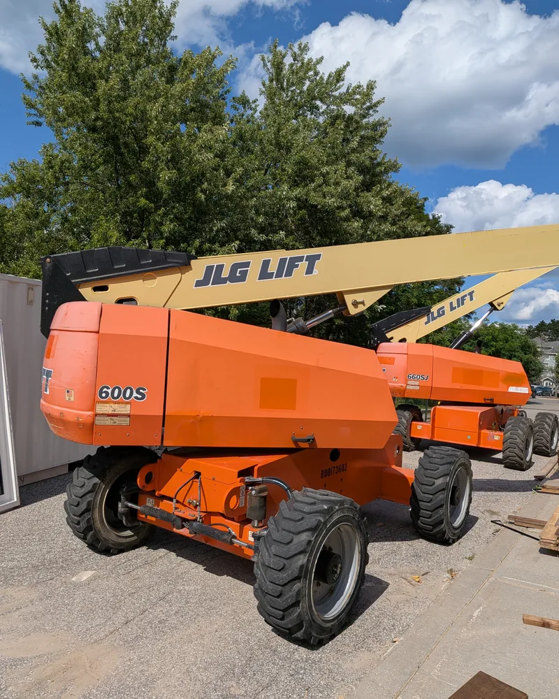 Fuller Developments JLG 600S boom lift on site, with the 660SJ parked behind it